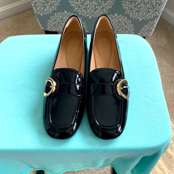 Clarks Shoes - Clarks Daiss 30 Black Patent Shoes size 9.5 NIB